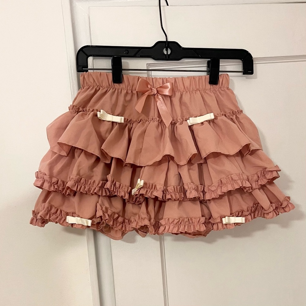 NWOT - Dusty Pink Ruffled
Tiered MiniSkirt Pumpkin Shorts